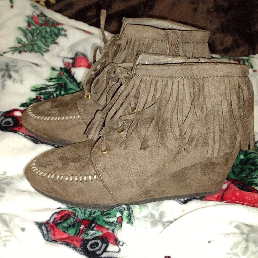 Maurice 2in heel booties 8.5